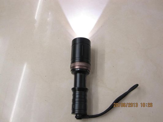 8771 30M の深さの防水クリー族 T6 の球根の懐中電燈専門 LED のダイビングは火をつけます