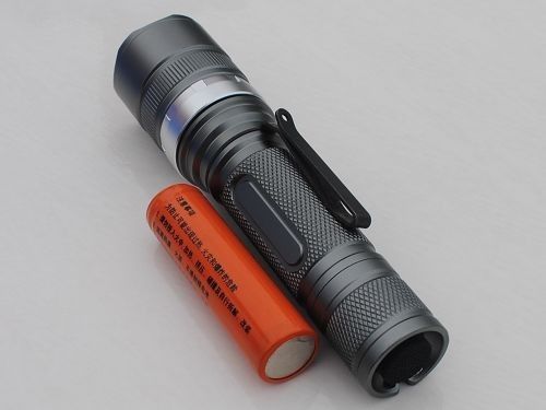 Tactisch geleid flitslicht met magnetische schakelaar