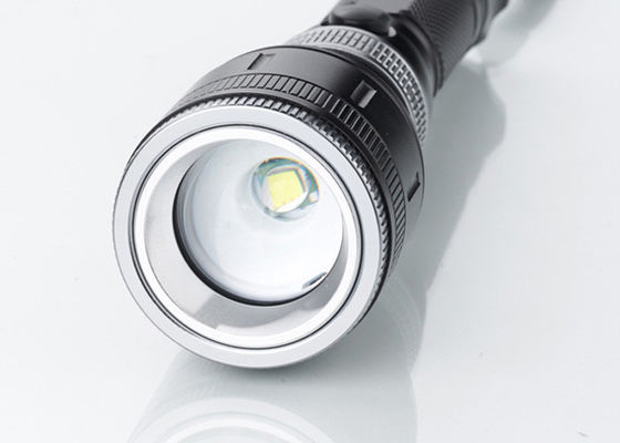 世帯 LED の再充電可能な懐中電燈、10W ズームレンズの極度の明るい導かれたトーチ