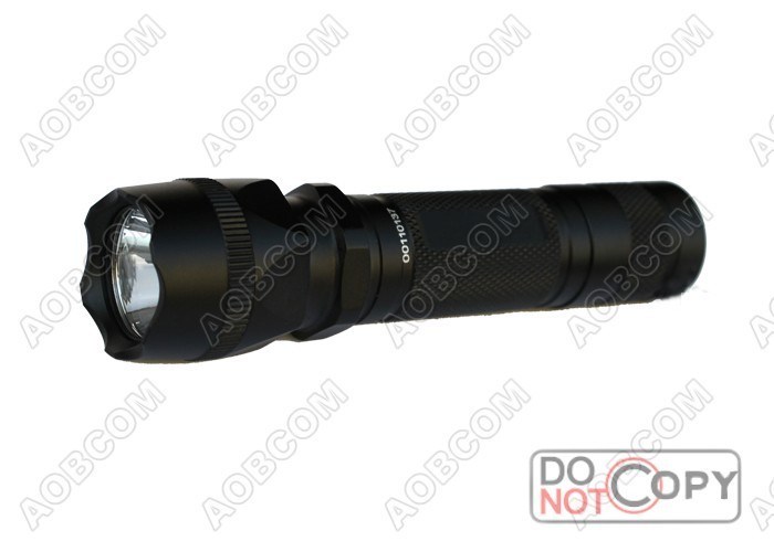 CREE Q5 3.0V-9V Aluminium taktyczna latarka LED 225 lumenów z belką 300 metrów dla pistoletu Górze